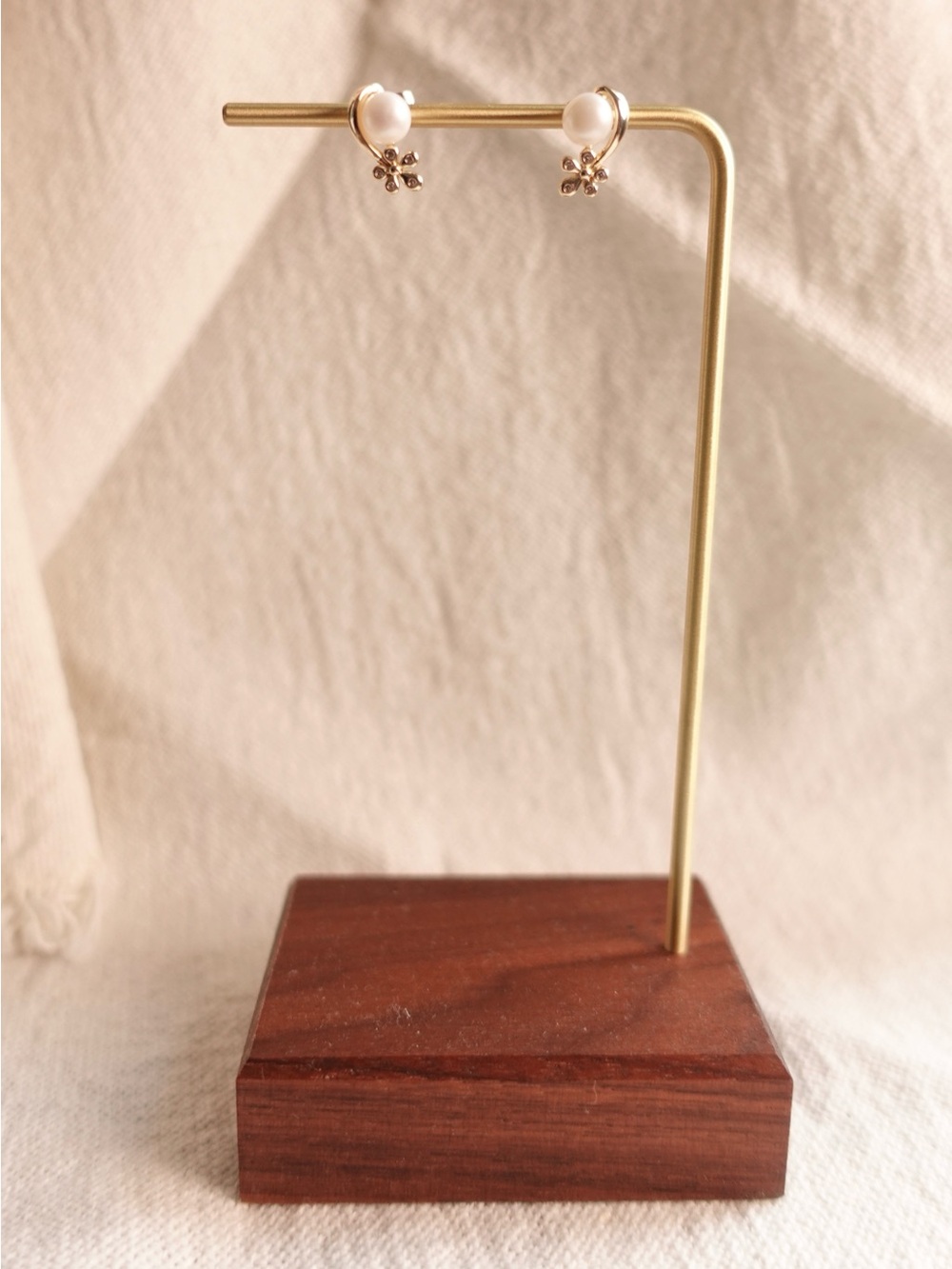 NEW! Pearl Accent Gold Plated Earring - Picture 5 of 6